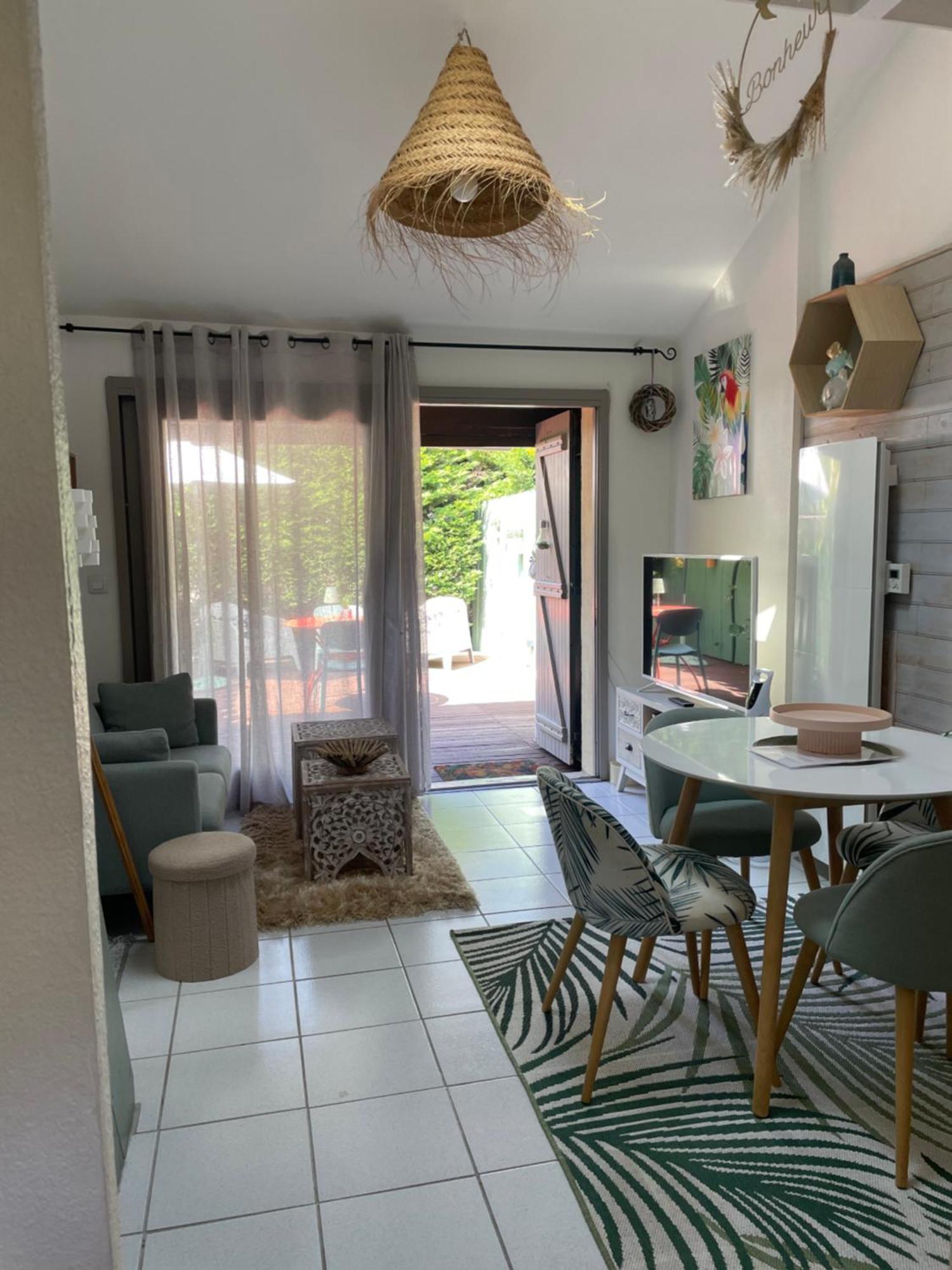 Jolie Maison Au Golf Lacanau Bagian luar foto